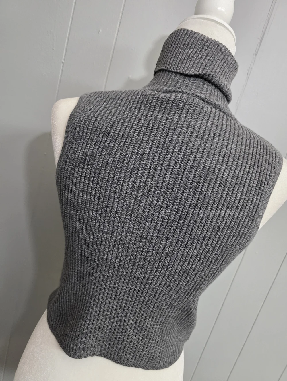 Olivaceous Turtleneck Knit Crop Tank Top Size M - Picture 6 of 9